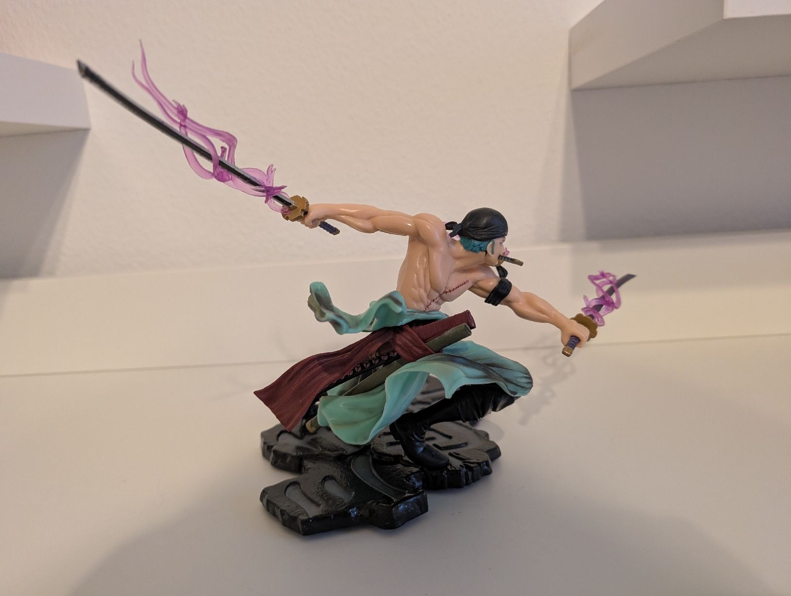 Statuette: Actionfigur Zoro mit drei Schwertern Top Zustand – Nuovo (secondo la descrizione) da Wangen b. Olten venduto da kim_x9zn 3