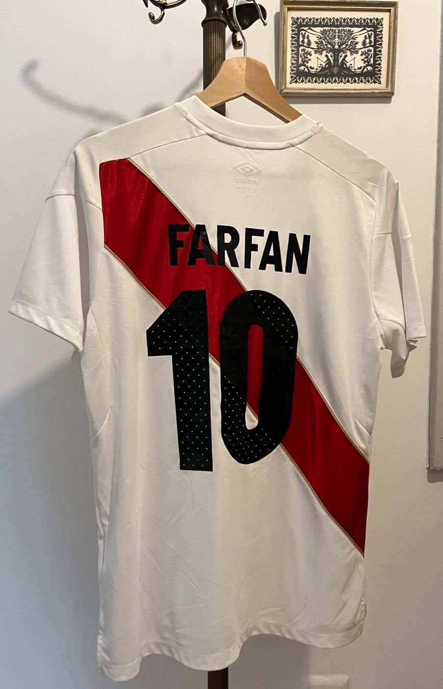 Umbro Canottiere & Pantaloni: 2018  Peru Home Shirt – Usato da Bern venduto da BigBeat 4