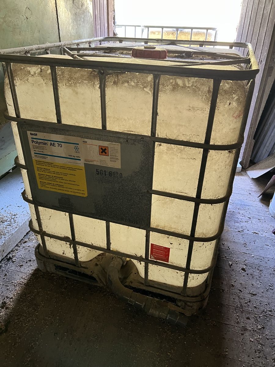 Abreuvoirs & Auges: 4x IBC Container 1000L Wassertank  – D'occasion à Brunnen par Stygi_baab 4