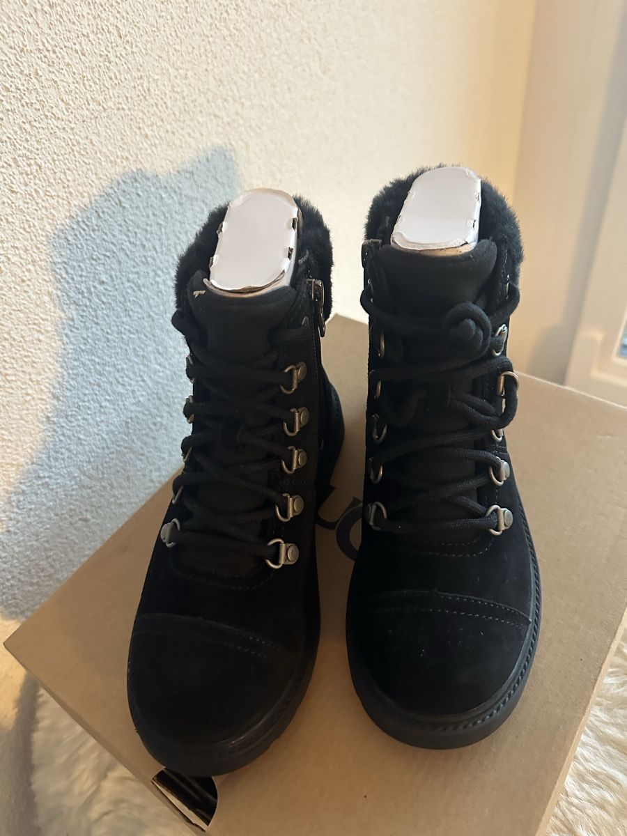 Ugg Scarpe per ragazze: UGG Mädchen Winterstiefel Gr. 32,5 neu – Nuovo e nell'imballaggio originale da Safenwil venduto da Whoopie1 1