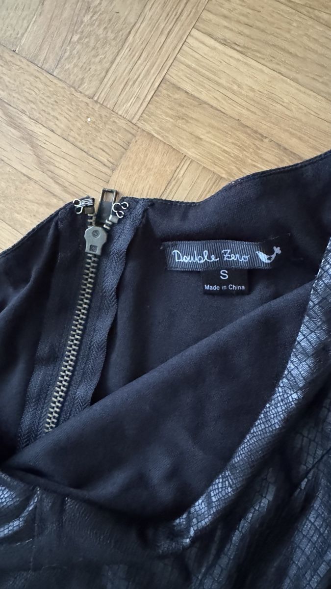 Vestiti: Schwarzes One-Shoulder-Kleid in Lederoptik, Grösse S – Usato da Pfäffikon SZ venduto da mer_qc7w 1