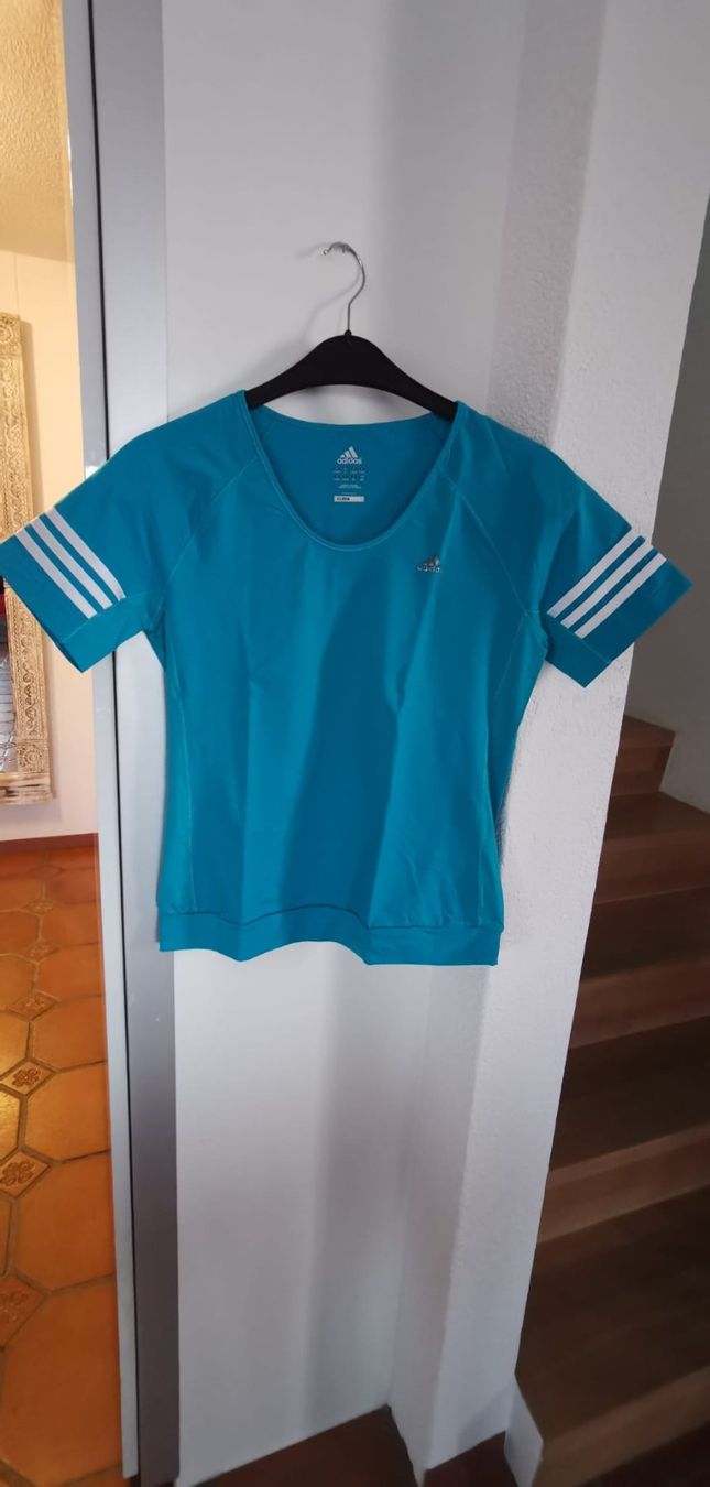 Adidas T-Shirts: Sport T-Shirt Adidas – Gebraucht aus Uetendorf von Heyhey3661