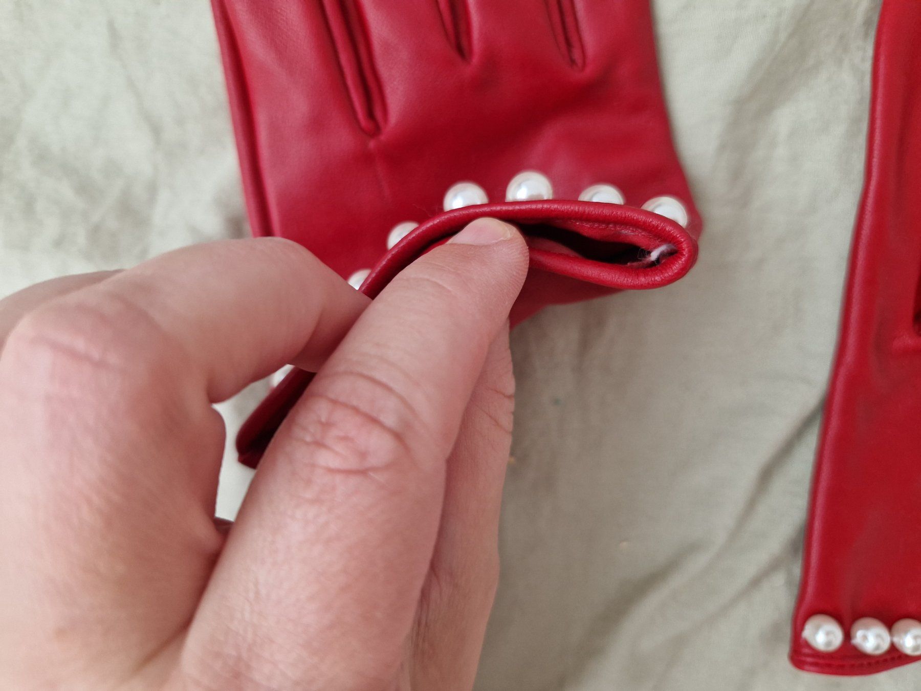 Mango Guanti & manicotti: Mango Handschuhe Rot Perlen Kurz – Nuovo e nell'imballaggio originale da Erlinsbach SO venduto da ULIKH 2