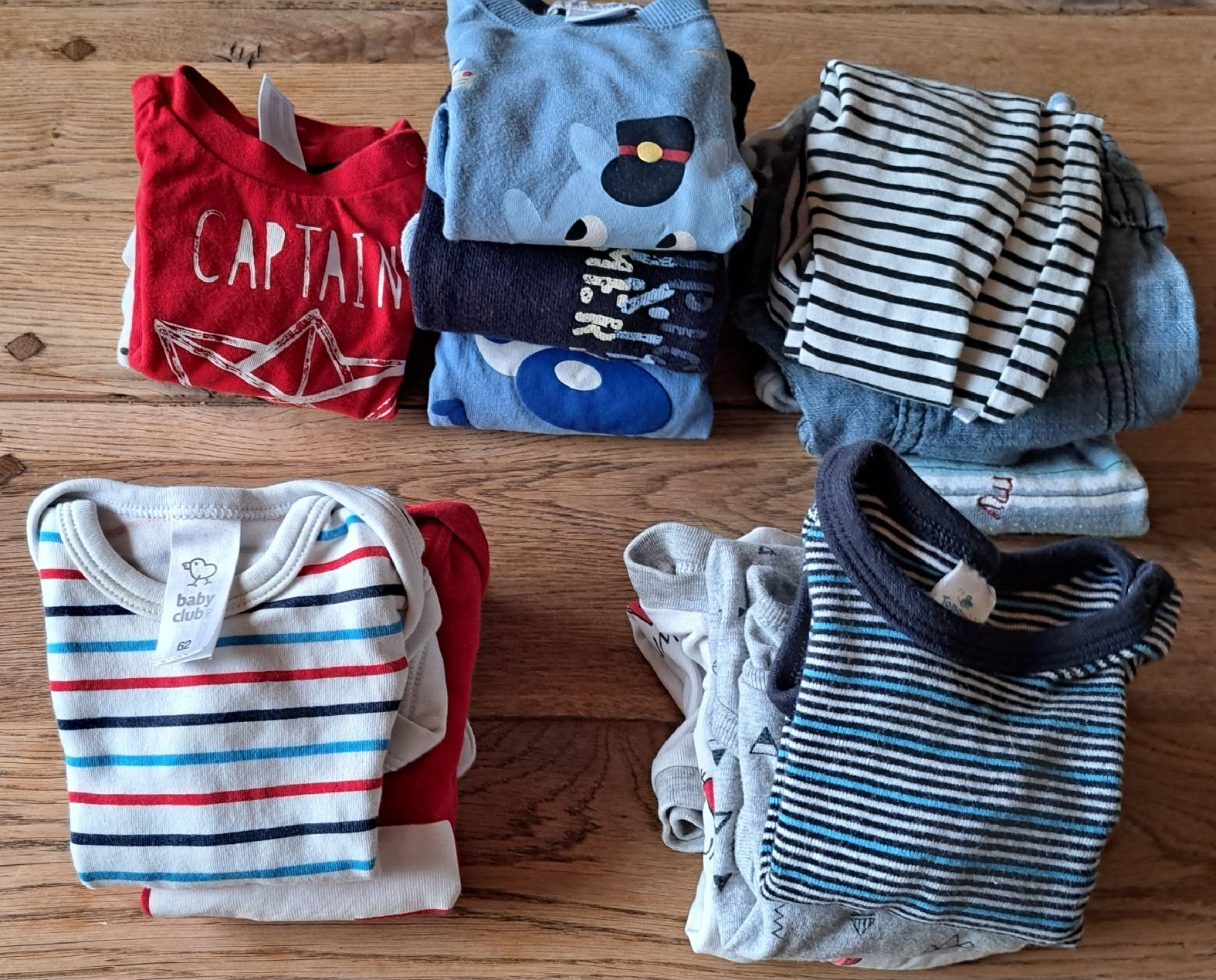 Lotti & Set di vestiti: Kleiderpaket Jungen Grösse 56/62 – Usato da Näfels venduto da Boldogan