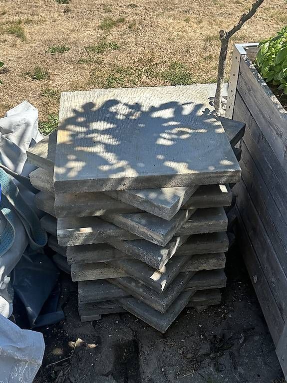 Bodenbeläge: Gartenplatten zu verschenken – Gebraucht aus Biberist von tschouel22
