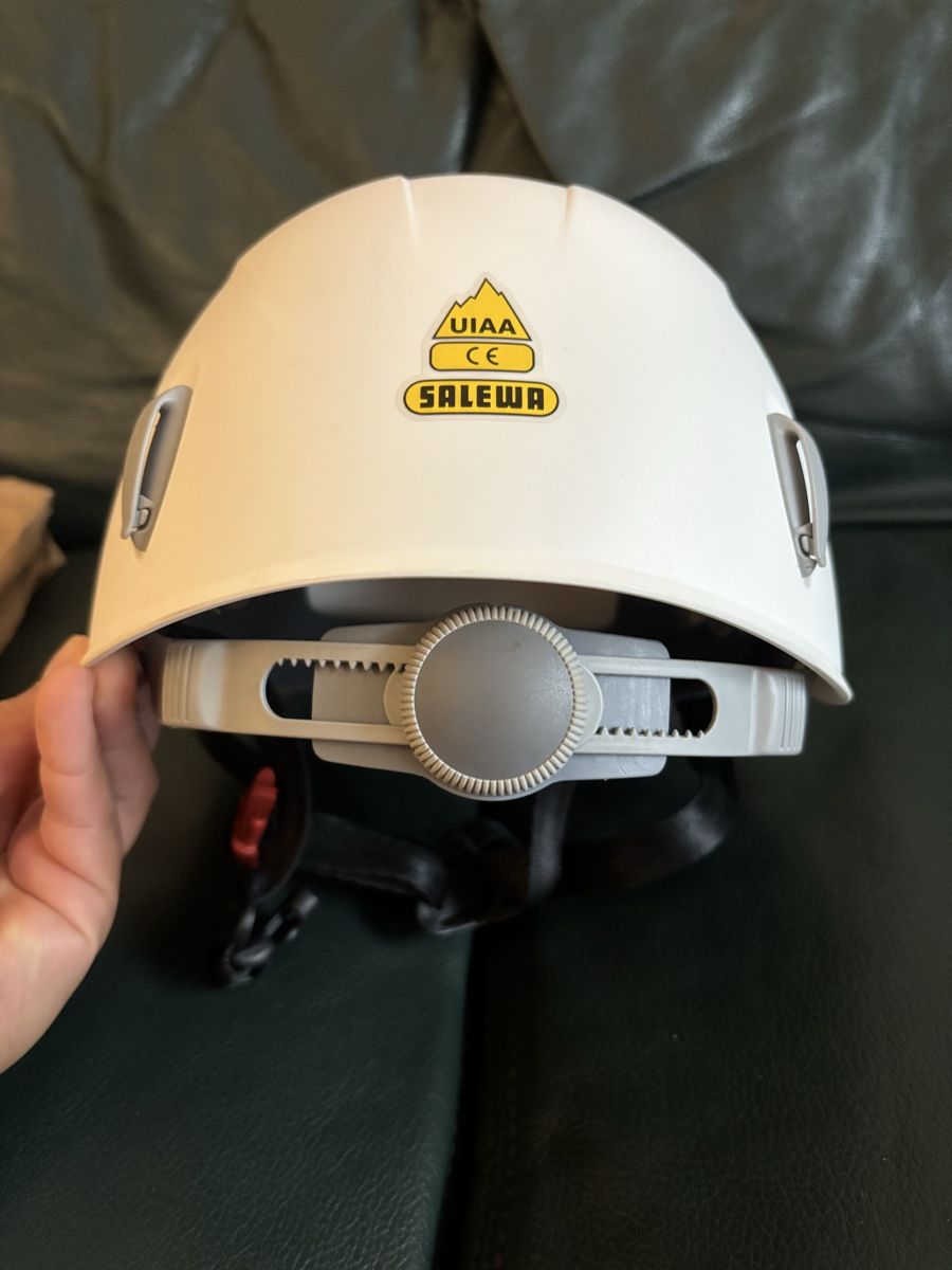 Salewa Helme: Salewa Kletterhelm  – Gebraucht aus Zermatt von nic_zqn8 1