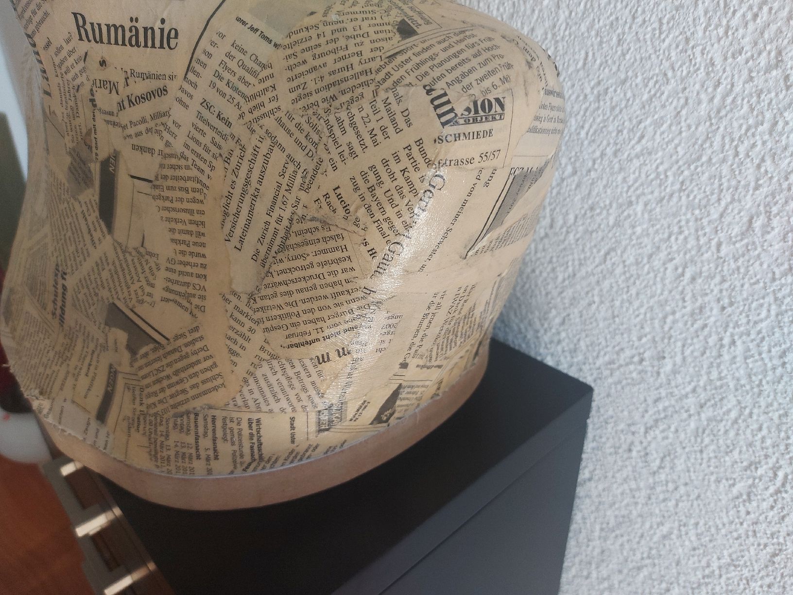 Sculture & Statue: Schmuckständer Torso mit Zeitungspapier beklebt – Usato da Ostermundigen venduto da son_vd9k 5