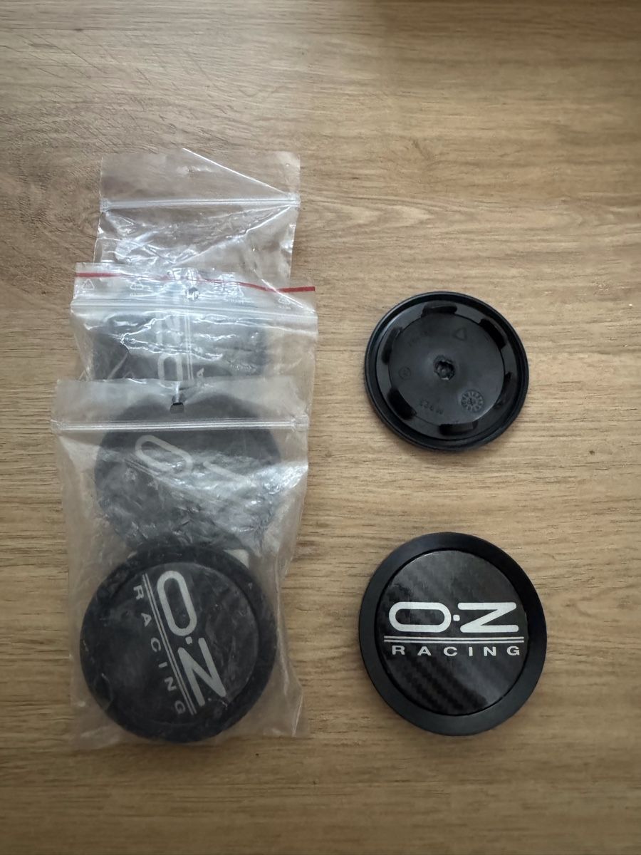 OZ Racing Cerchioni: Cache de jante O.Z. Carbone – Nuovo e nell'imballaggio originale da Neuchâtel venduto da CP-AUTOS 1