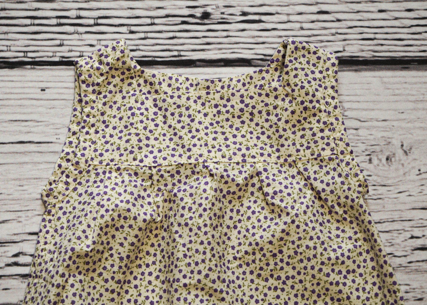 Vestiti & Gonne: Handgemachtes Kleid mit Blumen Gr.74/80 – Usato da Zürich venduto da sambaum 2