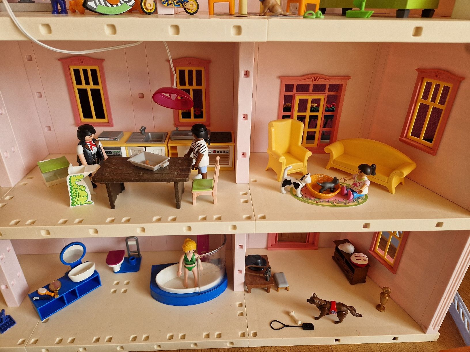 Playmobil Giocattoli: Grosses Playmobil Haus inkl Einrichtung – Usato da Altdorf UR venduto da midori05 2