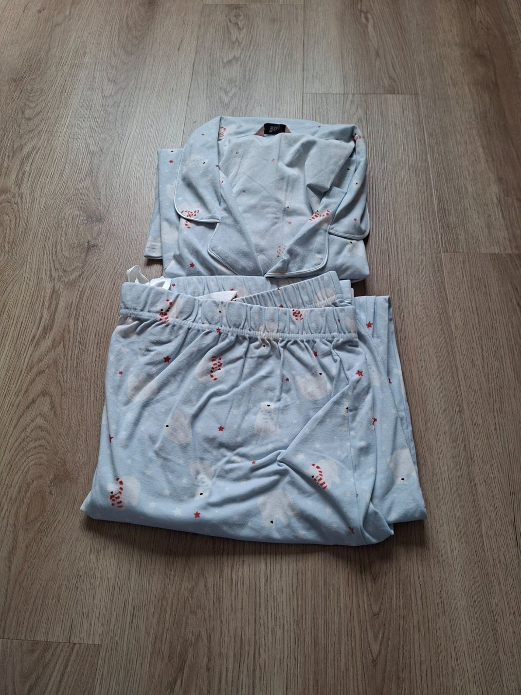 Negligees & Pigiami: Pyjama mit Eisbärenmotiv – Nuovo (secondo la descrizione) da Oberwil/Dägerlen venduto da Dominique1606