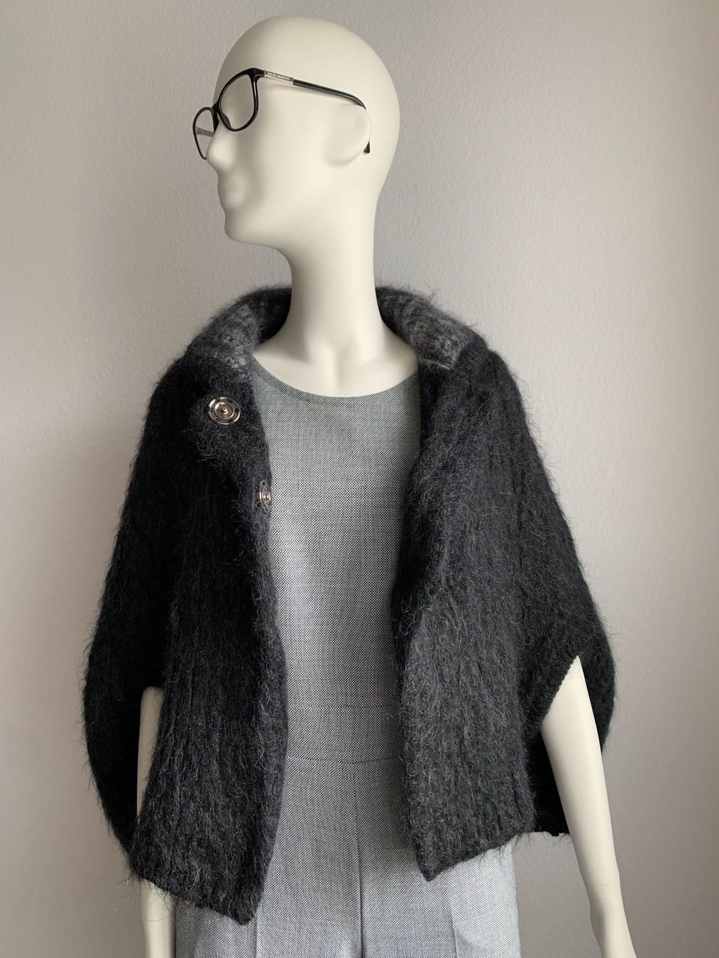 Prada Cappotti: Prada Poncho – Nuovo (secondo la descrizione) da Winterthur venduto da 19.19 3