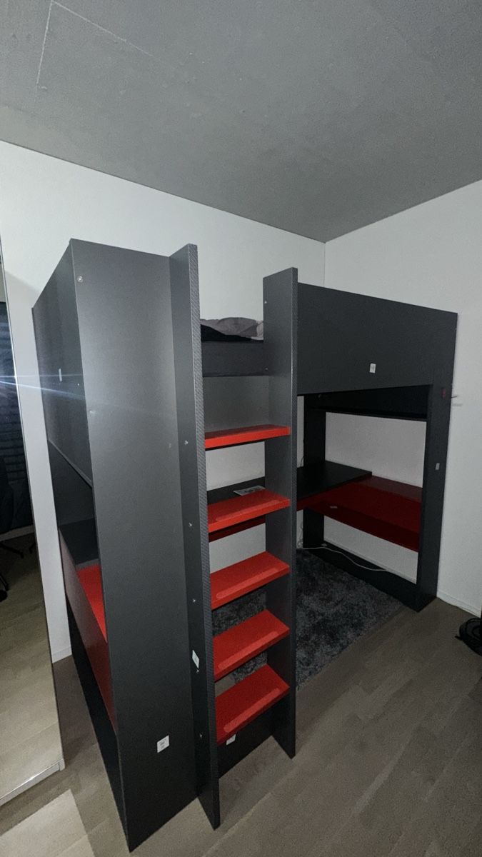 Letti: Hochbett mit Schreibtisch – Nuovo (secondo la descrizione) da Niederuzwil venduto da ZurloMarco