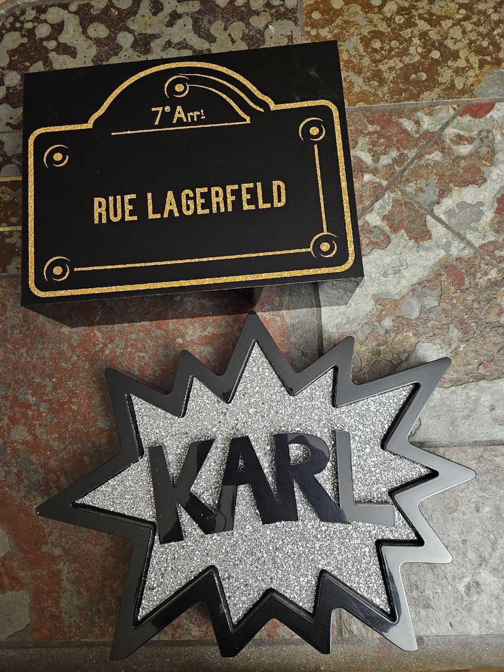 Tutte le decorazioni: Karl Lagerfeld Dekoration – Usato da Aesch ZH venduto da acme999