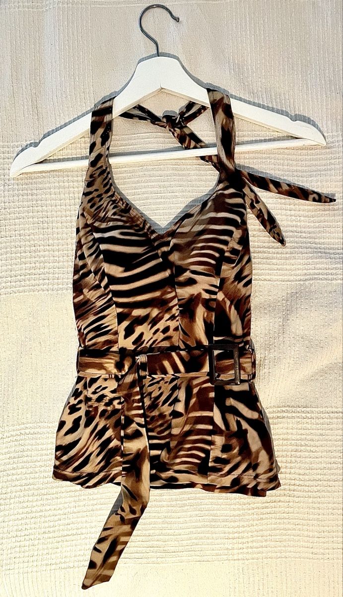 Tops: Tieger Print Top mit Gürtel – Gebraucht aus Birr von Keys_Hunts