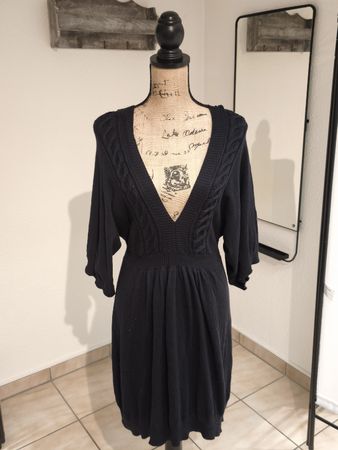 Schwarzes Strickkleid, V-Ausschnitt, Gr. S