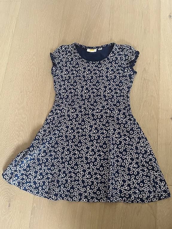 Vestiti & Gonne: Mädchenkleid im Blümchenmuster, Dunkelblau - Grösse: 98/104 – Usato da Humlikon venduto da kar_xhg8