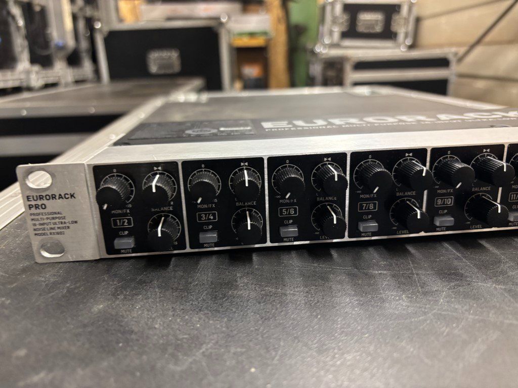 Tutti gli attrezzi: Behringer Multi-Purpose (Lot 33) 2504 Biel – Usato da Bäriswil venduto da WWYN-AUKTIONEN 1