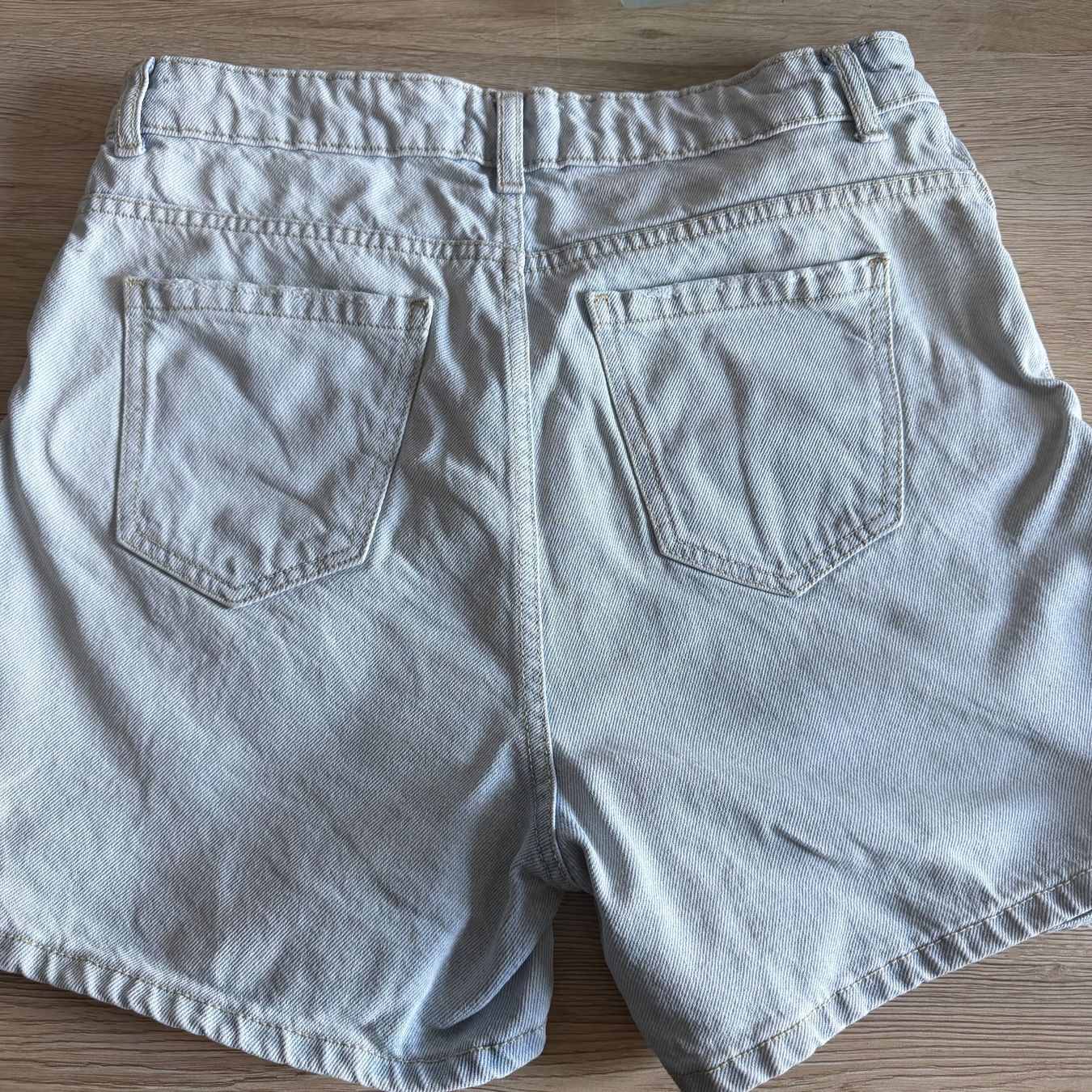Pantaloni: Short destroit  gr 38  tolle Form – Usato da Melide venduto da fashiono5 4