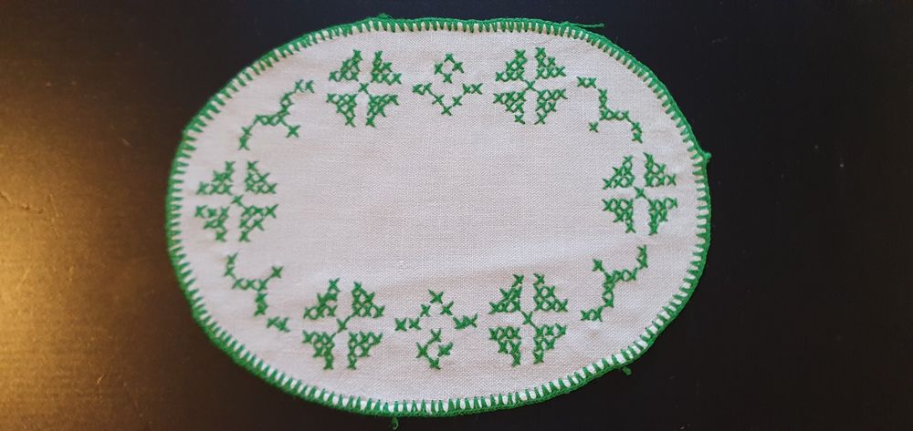 Centrino ricamato in verde Kaufen auf Ricardo