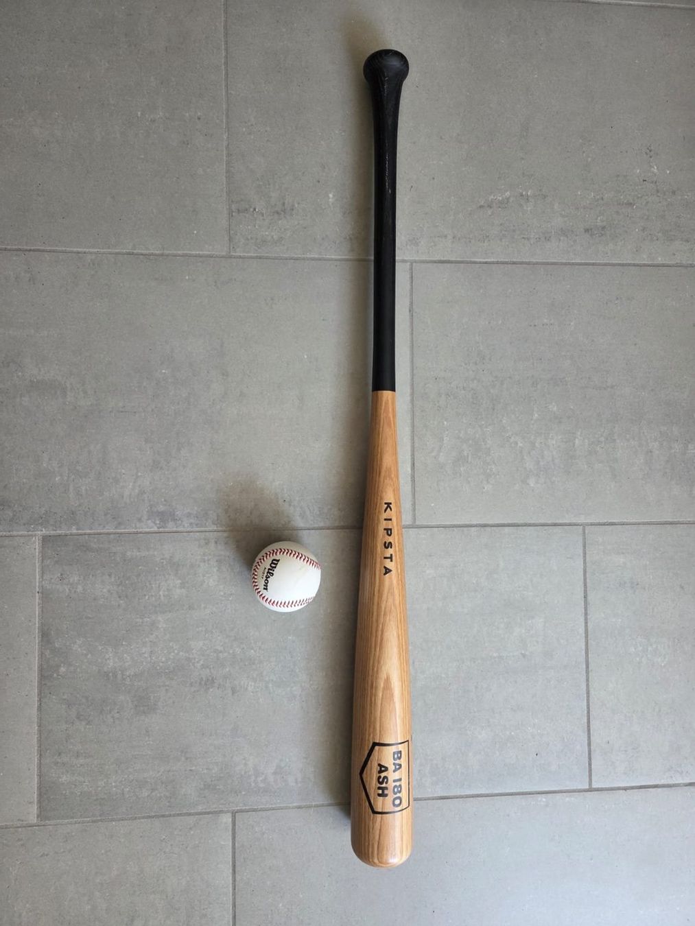 Baseball: Baseball Schläger aus Holz mit Ball – D'occasion à Subingen par Larsgi
