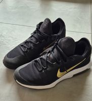 Baskets Nike Air max , Noir et Doré, T45.