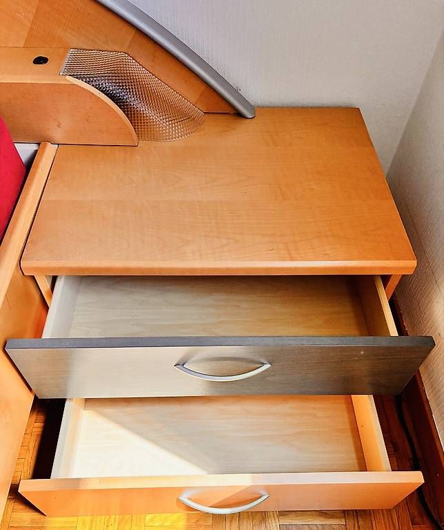 Betten: Lit double avec tables de nuit et lampes incorporées  – Gebraucht aus Vevey von cat_tw2s 3
