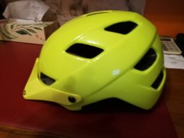 Velohelm Feature von GIRO in grün-gelb