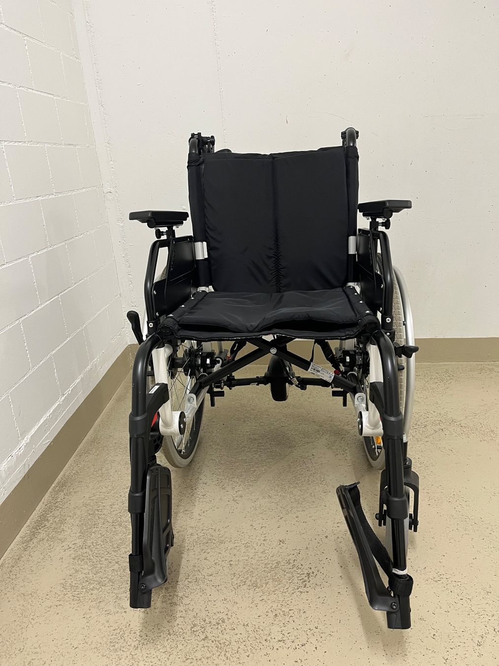 Rollstühle: Rollstuhl Dietz Caneo S mit Schiebehilfe Empulse R20 – Gebraucht aus Zürich von Ichiban4 1