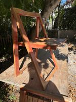 2 Klappstühle aus Holz