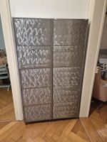 Zwei Schuhschränke aus Metall (mit je fünf Fächern)