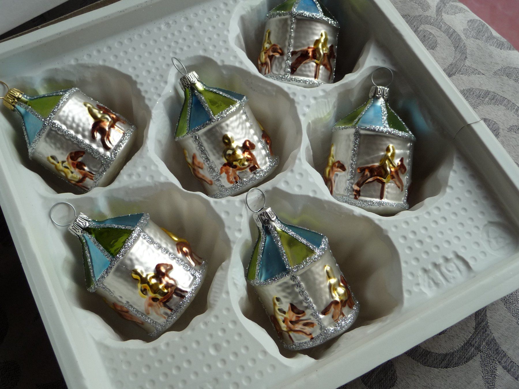 Tutte le decorazioni: 6 x Karussell Christbaumschmuck – Nuovo e nell'imballaggio originale da Alpnach Dorf venduto da marvo 2