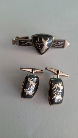 Seltenes Set Manschettenknöpfe und Krawattennadel, Silber?