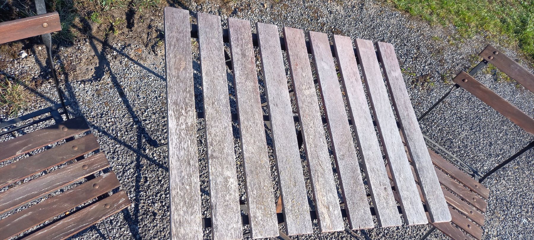 Tischset: Balkonmöbelensemble – Gebraucht aus Wädenswil von Greatstuff 1