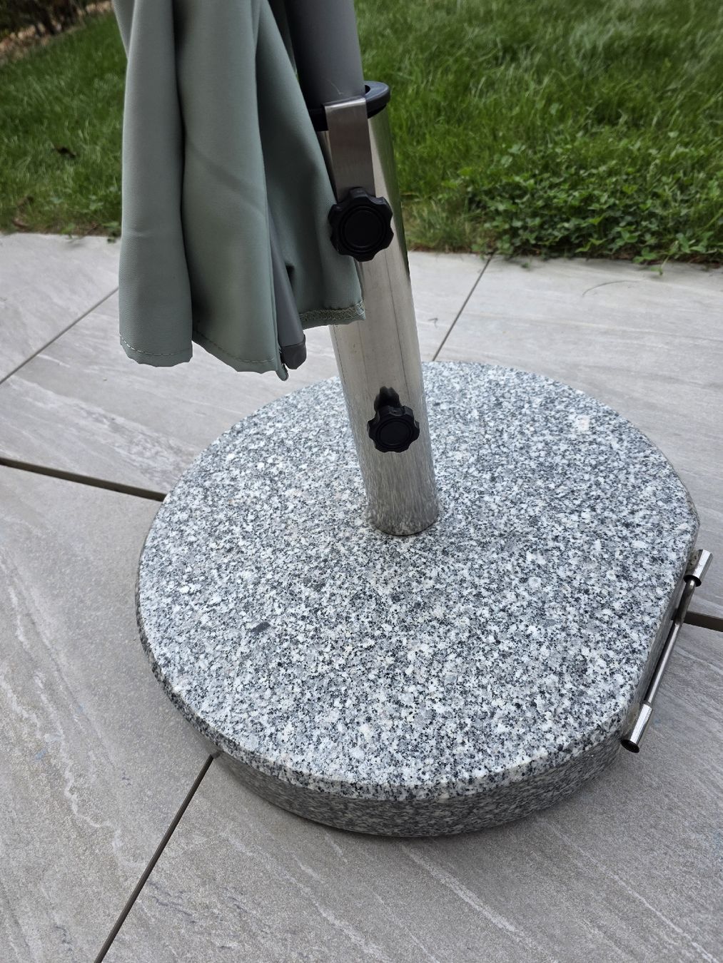 Ombrelloni: parasol avec pied 30kg – Usato da Sullens venduto da per_hvt5 1