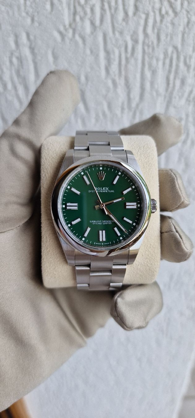 Rolex Orologi: Rolex Oyster Perpetual 41 vert 124300 - Set Complet Garantie – Nuovo (secondo la descrizione) da Vernier venduto da dyl_8v8k