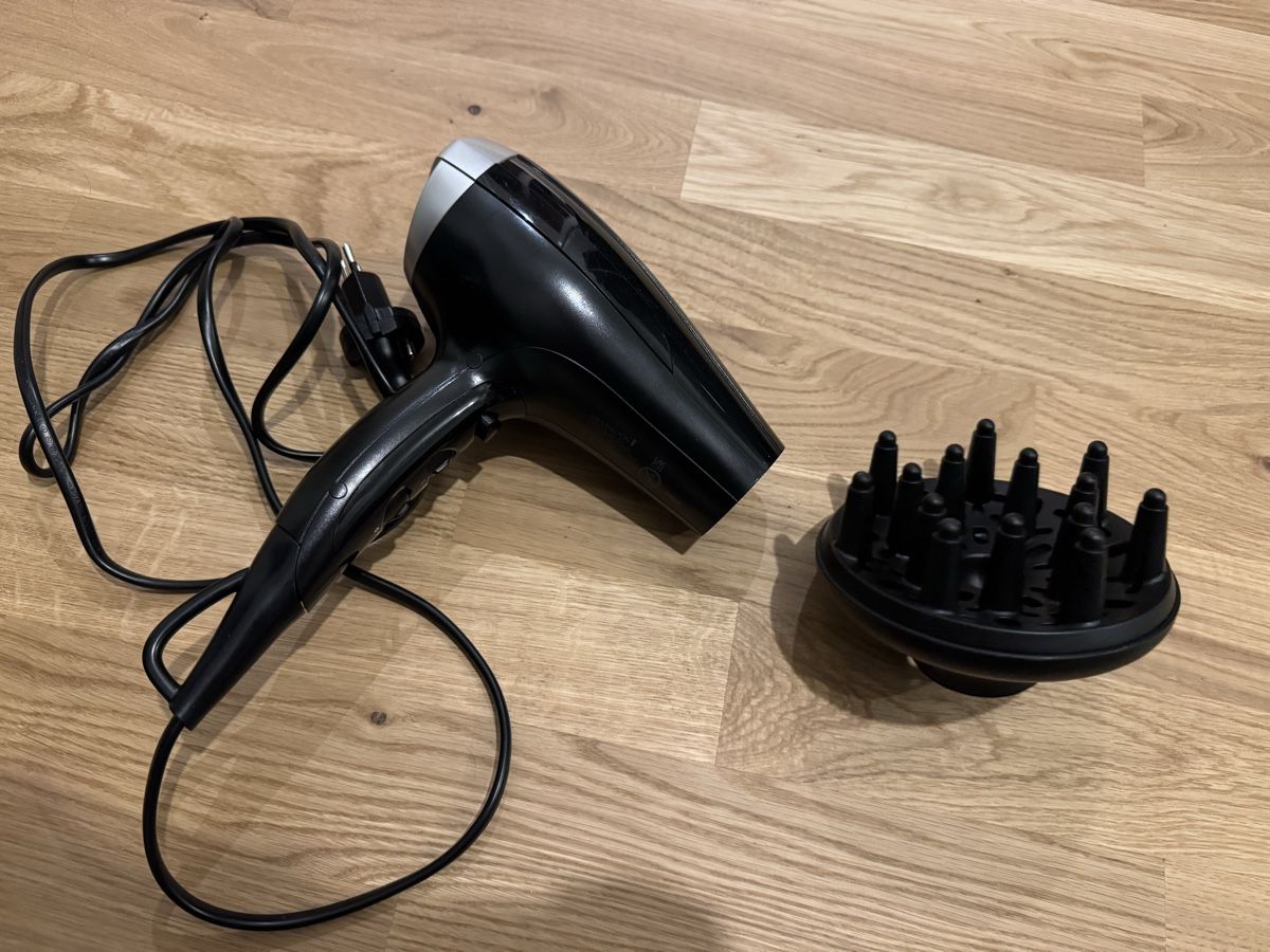 Remington Asciugacapelli: Haartrockner Remington schwarz mit Diffusor gebraucht – Usato da Bonstetten venduto da Eisenbahnenliebhaber