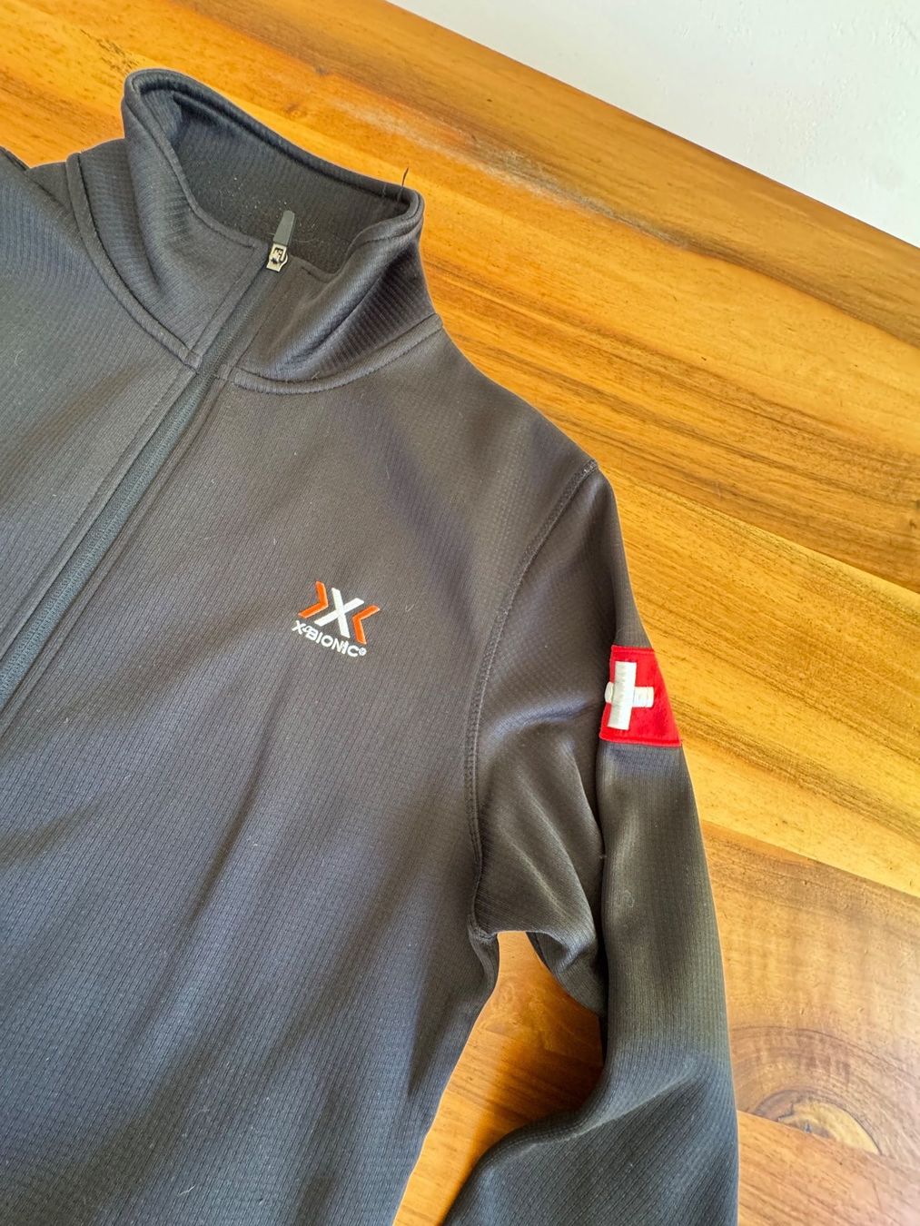 X-bionic Giacche: X-Bionic Sportjacke schwarz mit Schweizer Emblem Grösse M – Nuovo (secondo la descrizione) da Meiringen venduto da Jwash 1