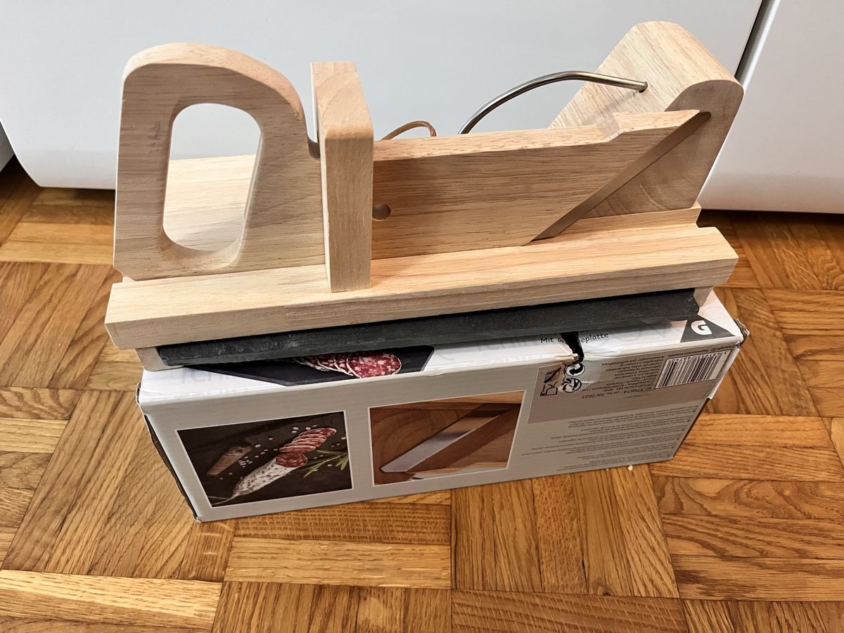 Cucine complete: Trancheuse à saucisson Apéritif en bois massif - NEUF – Nuovo e nell'imballaggio originale da Denges venduto da etoileZ 2