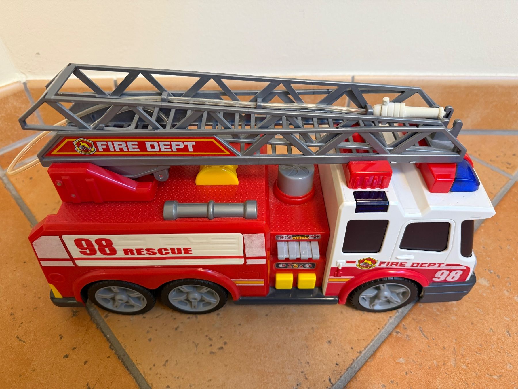 Dickie Toys Giocattoli: Grosses Feuerwehr-Spielzeugauto – Usato da Fruthwilen venduto da memory1 1