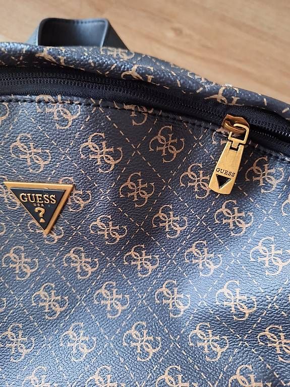 Guess Sacs à dos: Guess-Rucksack – D'occasion à Winterthur par hue_fl6f 1