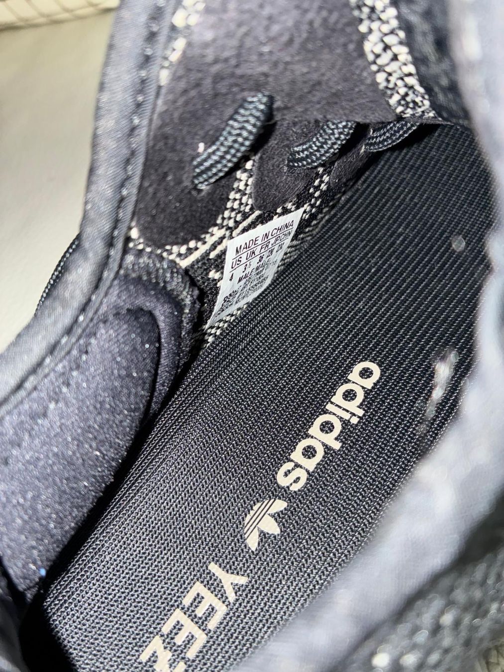 Adidas Chaussures hommes: ADIDAS YEEZY BOOST – D'occasion à Rümlang par har_z6qv 5