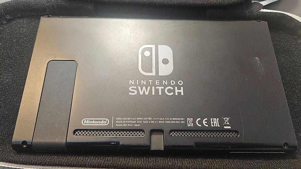 Nintendo Console: Nintendo Switch Ersatzteilset - Bildschirm mit Zubehör – Difettoso da Ebmatingen venduto da RetroVans 4