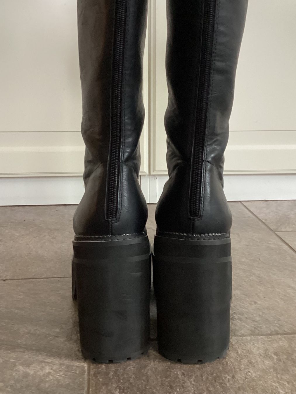 Killstar Damenschuhe: Killstar Gothic Plateau Stiefel – Gebraucht aus Tägerwilen von  6