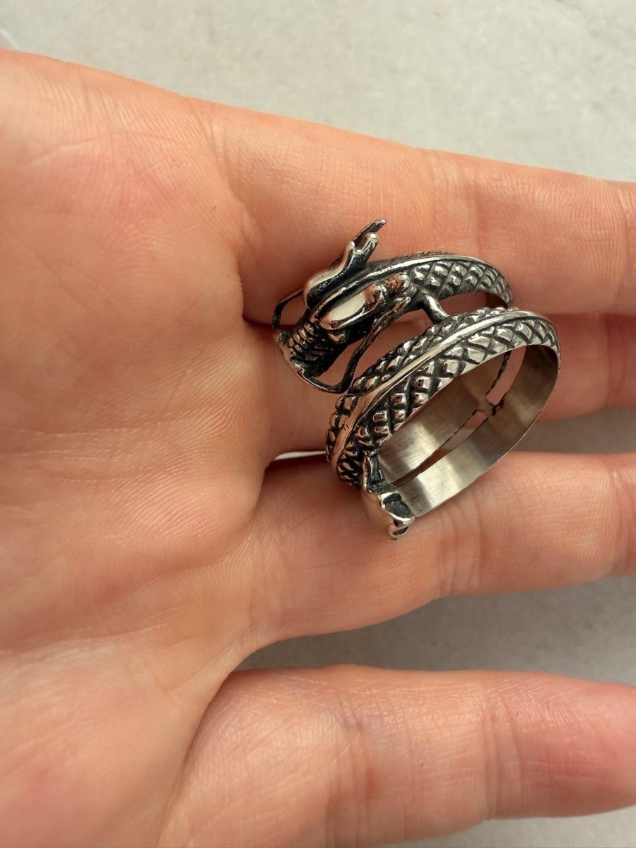 Ringe: Wasserfester Ring Edelstahl Drache Grösse 8/57 – Neu und originalverpackt aus St. Gallen von DominoVintage 1