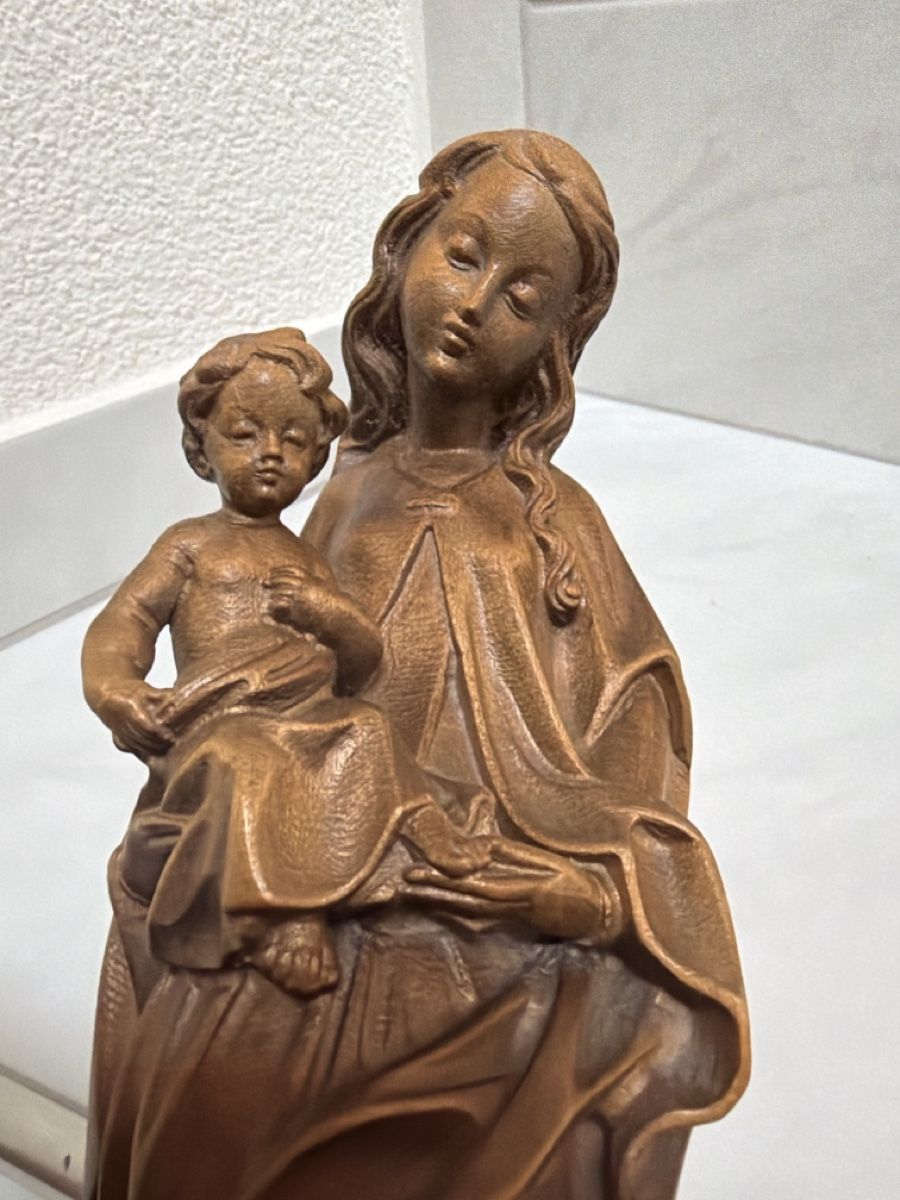 Sculptures & Statues: Madonna mit Kind, geschnitzt aus Holz. – D'occasion à Biberist par Momo33 1