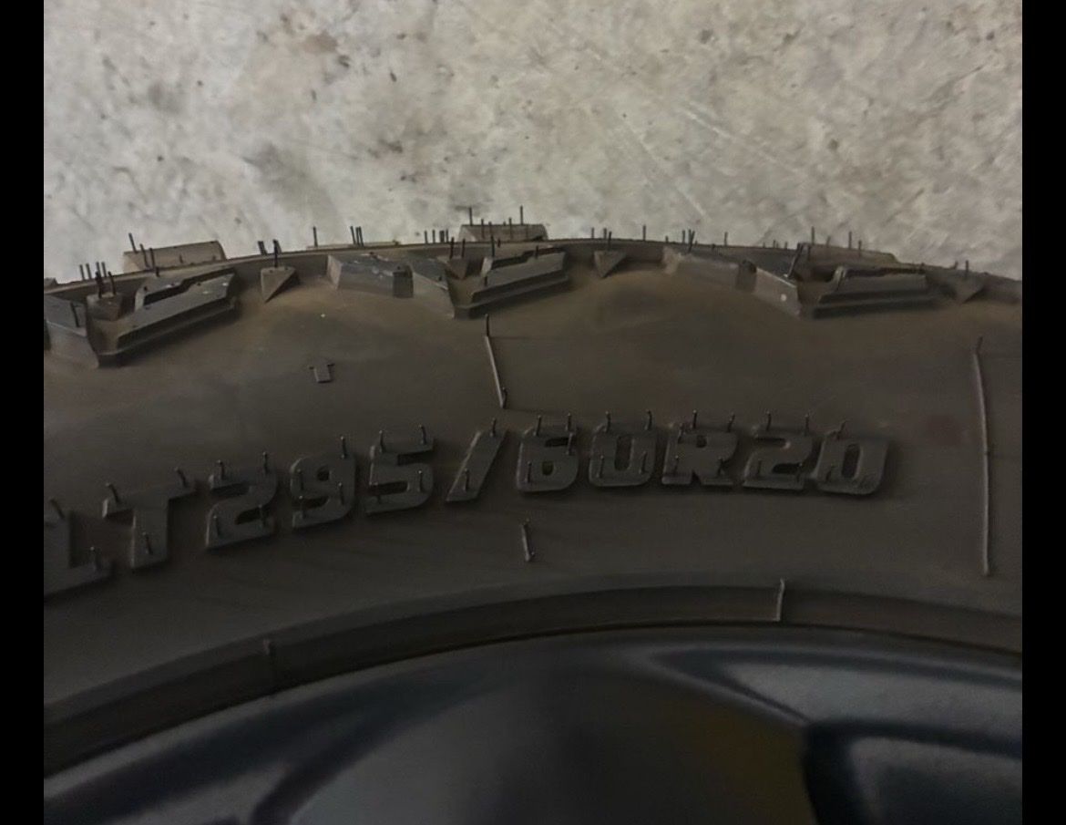 Pneumatici & Ruote complete: 295/60r20 Reifen – Usato da Hochfelden venduto da Nikosrs 1