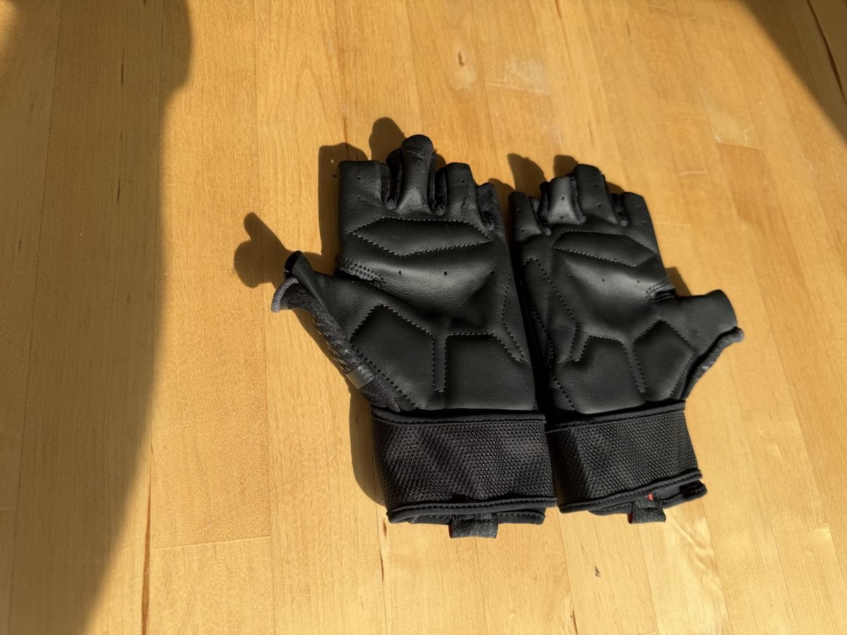 Nike Autres accessoires hommes: New Nike Training Gloves Black Red Size L – Neuf (Voir description) à Zürich par aus_r2dq 1