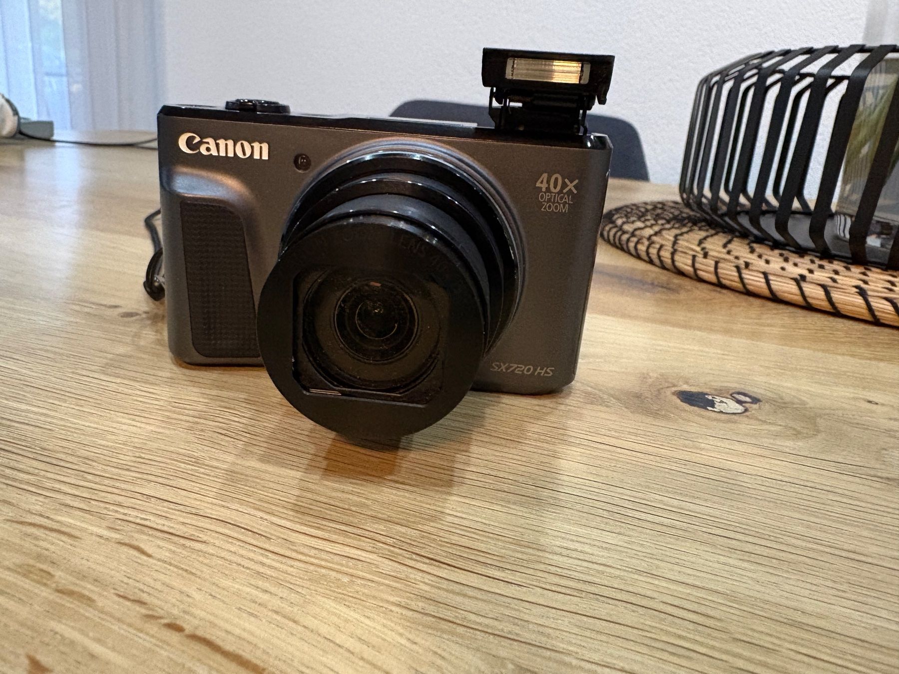 Canon Fotocamera: Canon Powershot SX720 HS  Kompaktkamera – Usato da Lausen venduto da sen_jm7c 2