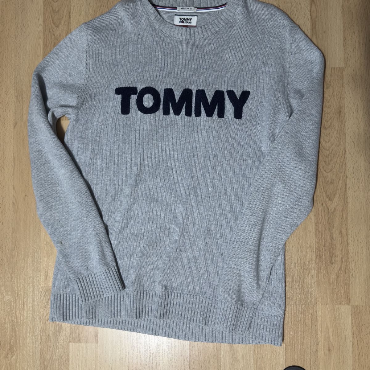 Tommy Hilfiger Maglioni & Felpe: Herren Pullover Tommy Jeans grau Grösse S – Usato da Hombrechtikon venduto da Marina00